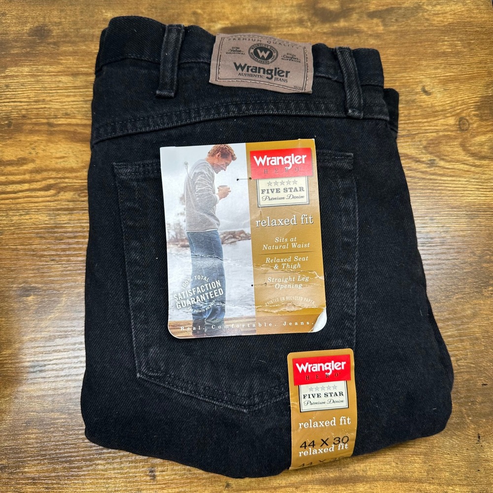 Wrangler Men's Black Jeans Relaxed Fit size 44x30 NEW with tags